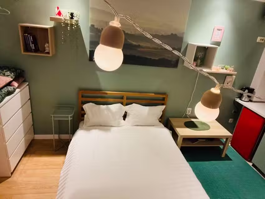 18 Tiny Room – COSMOPOLIS