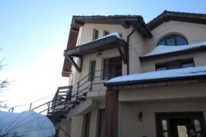 4U aeroport IasiHotel . Villa VanDerVar