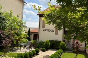 Antique Aparthotel