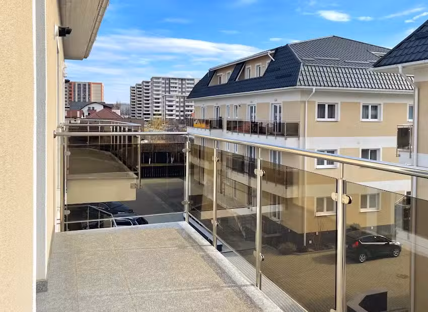 Bella Vista Red Apartment