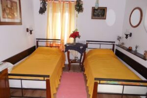 Brebu Nou 102 – Casa cu flori