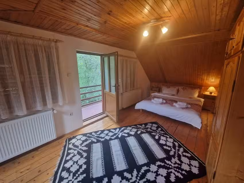 Cabana De La Râu