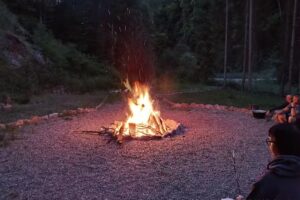 Cabanute & camping – Valea Bratcutei