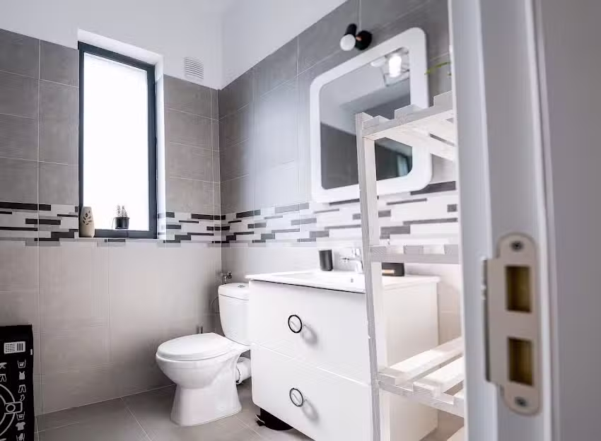 Calin LUMA STUDIO – locuri libere cazare regim hotelier la mare (Mamaia Nord – Mamaia sat – Navodari – Constanta)