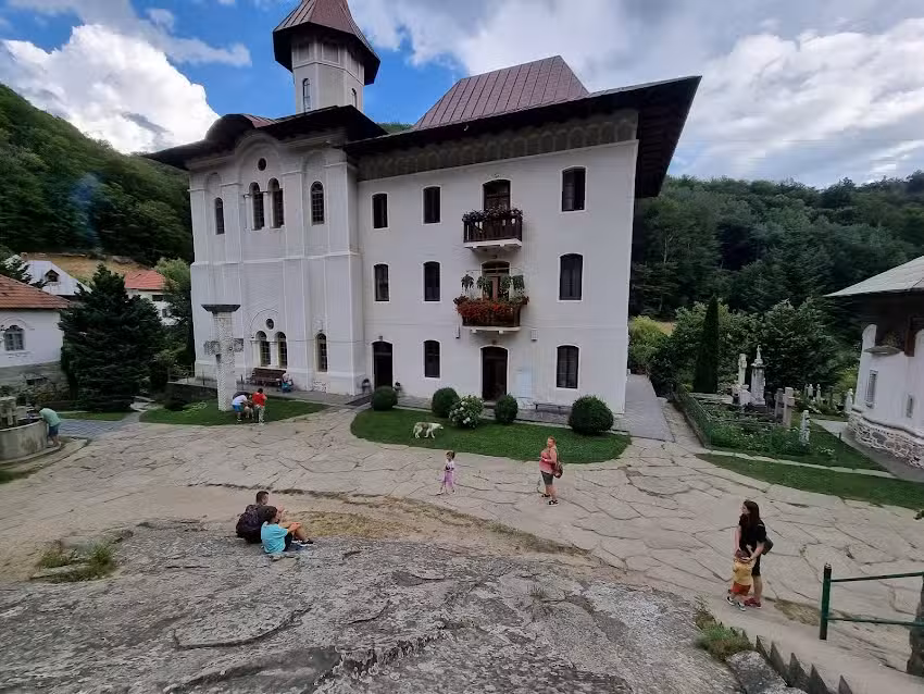 Camping Mănăstirea Turnu