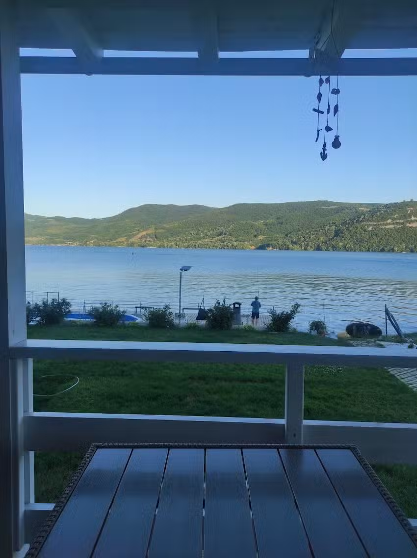 Casa Ambiance, Eselnita