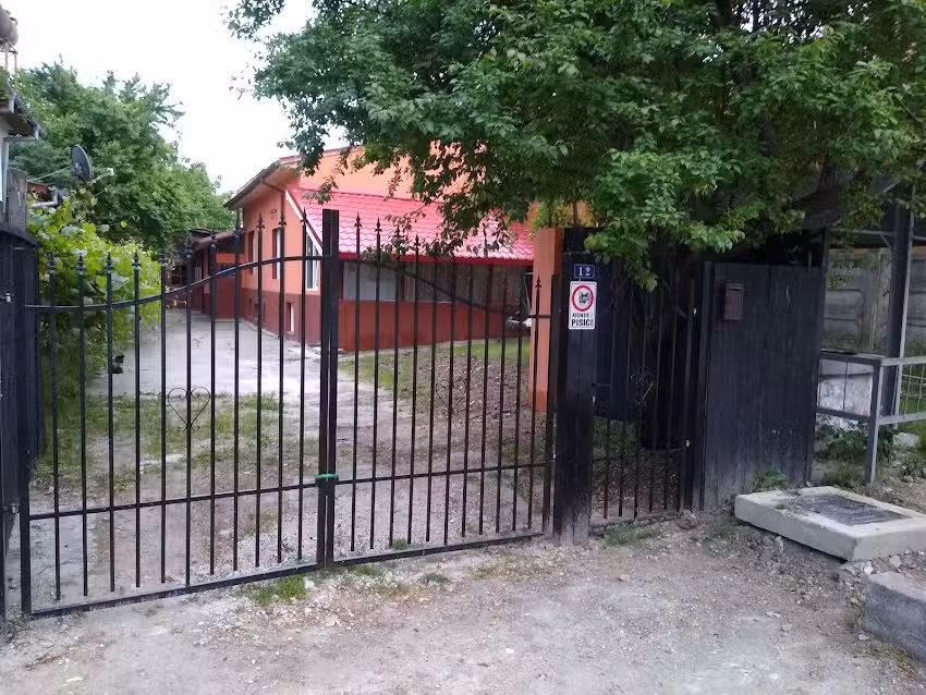 Casa cu livadă din Livezi