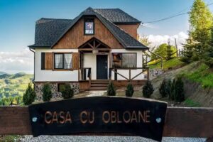 Casa cu obloane