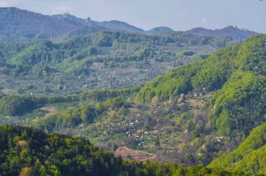 Casa cu Șopron (Pietrișu – The Hidden Village)
