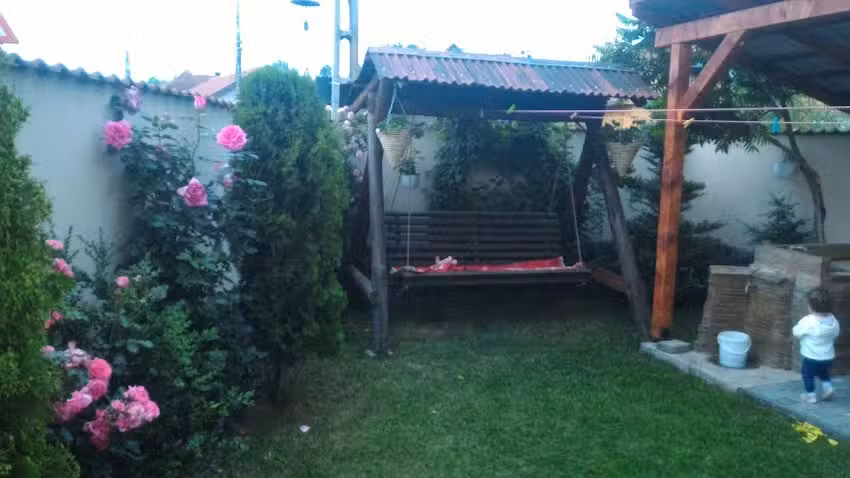 Casa de oaspeți cu târnaț