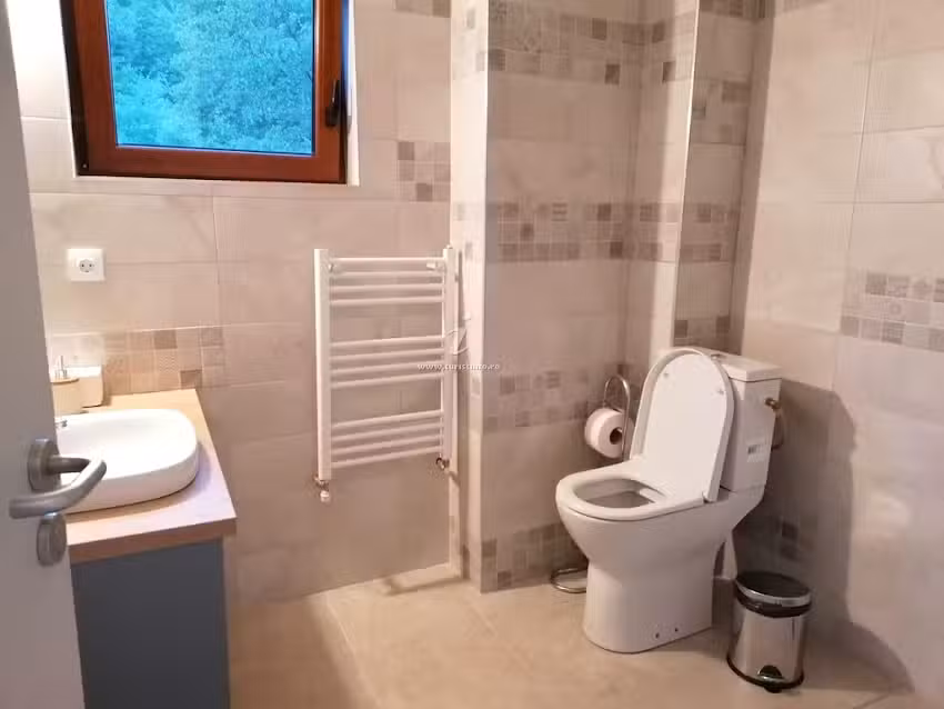 Casa De Sub Brazi Fantanele