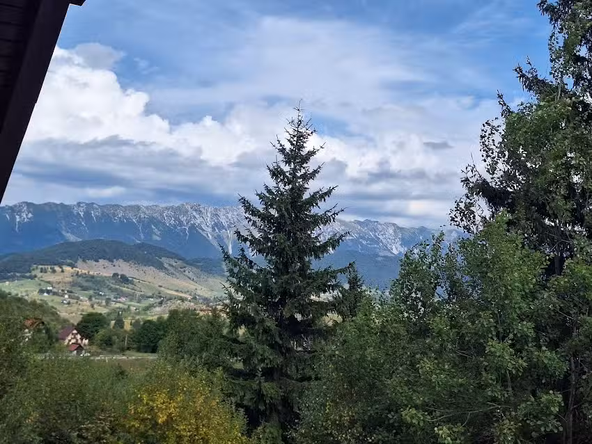 Casa de vacanță „Cota 1243” (Burguiana)