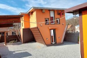 Casa răsturnată din Praid