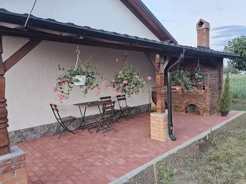 Casa Verde case de inchiriat.