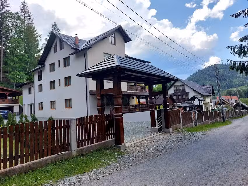 CASCADA. CAILOR. HOUSE