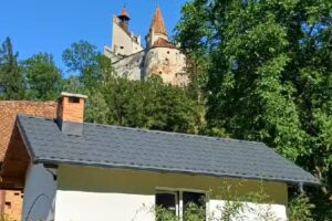 Căsuța de lângă castel