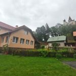 Căsuța de lângă castel