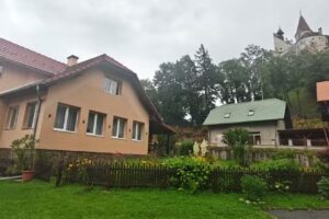 Căsuța de lângă castel