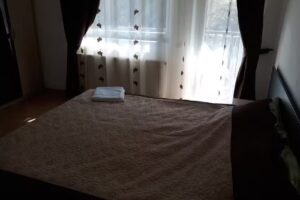 Căsuţa de lângă Pădure