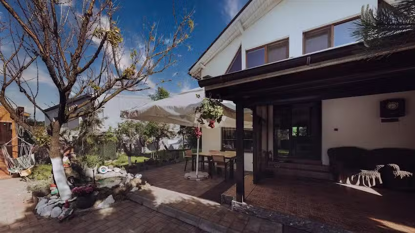 Căsuța de sub deal | Ciubăr și piscină