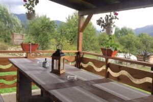 Căsuța la Poalele Dealului