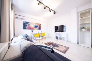 Cazare in regim hotelier by LauriiRent