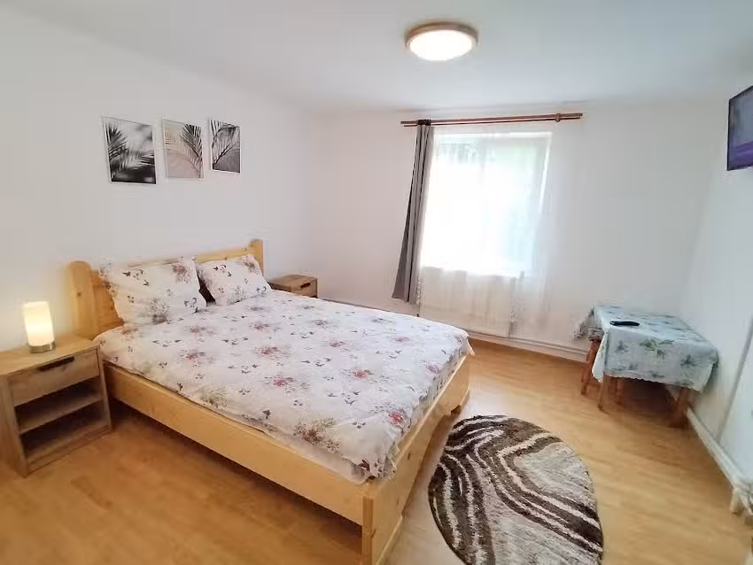 Cazare la Cabana Izvorul Alb