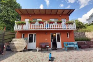 Charming Home by Feleacu