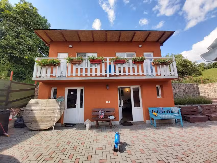 Charming Home by Feleacu