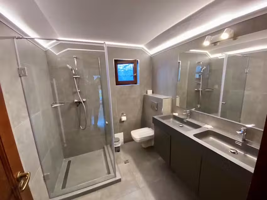 Complex Adora