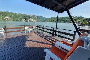 Complex ”Lacustru”