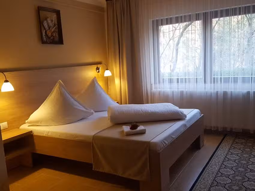 Complex Turistic Căprioara cazare, restaurant, piscina, camping