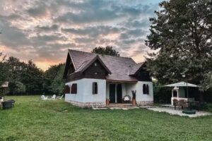 Cuib din Fagaras-Casuta din Povesti