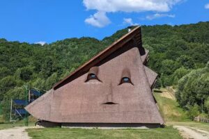 Cuibul de Lemn – cazare &restaurant