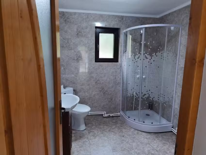 Domeniul Barabuc: Cazare Lacul Colibița @2 Cabane in zona liniștită de munte