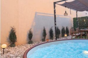 Downtown Apartment w Jacuzzi