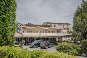 EMI Hotel & Restaurant