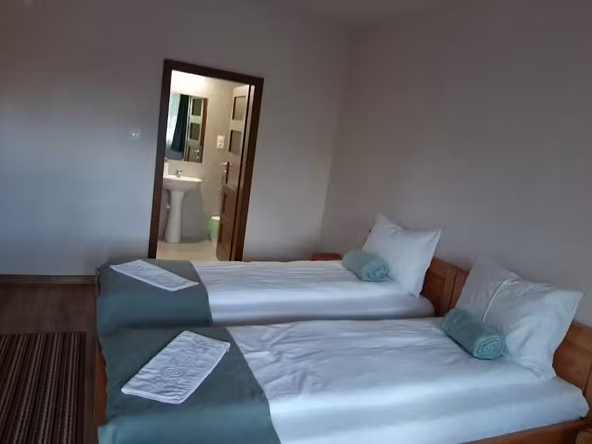 Farkaslaki Erdészlak Panzió