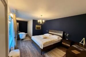 FOREST HOUSE RETREAT