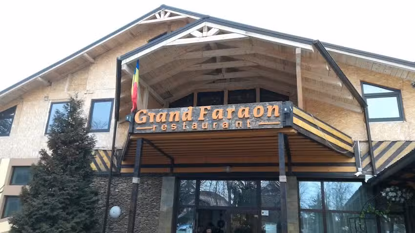 Grand Faraon Restaurant si Cazare