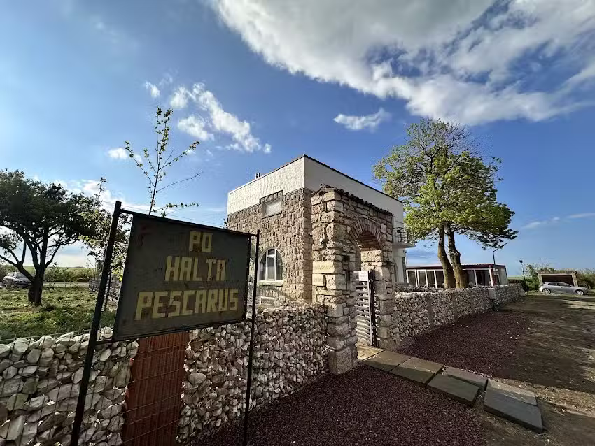 Halta Pescarus Accommodation