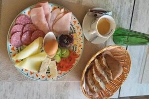 Hanul Huniazilor HD – Restaurant & Cazare