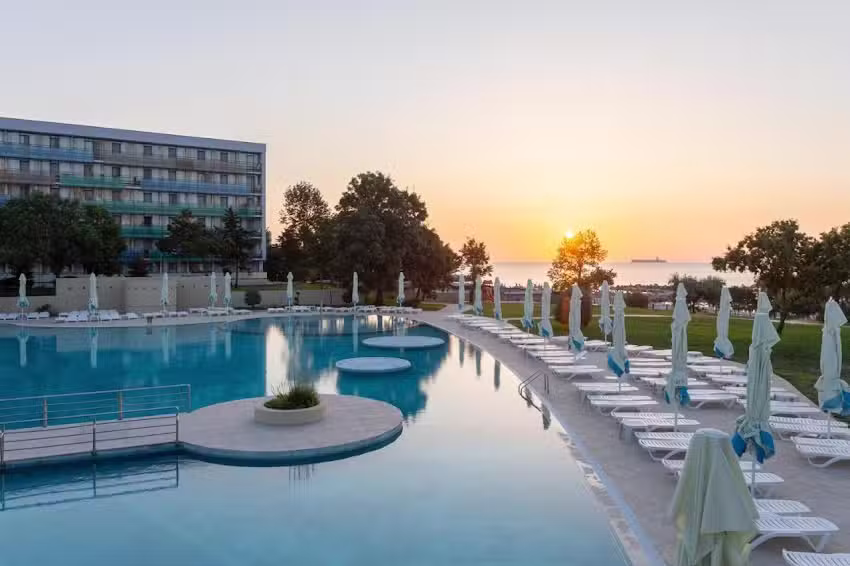 Hotel Cleopatra Saturn