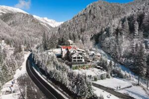 Hotel Piscul Negru
