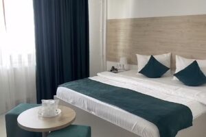 Hotel Roxy & Maryo- Restaurant -Terasa- Loc de joaca pentru copii -Parcare gratuita