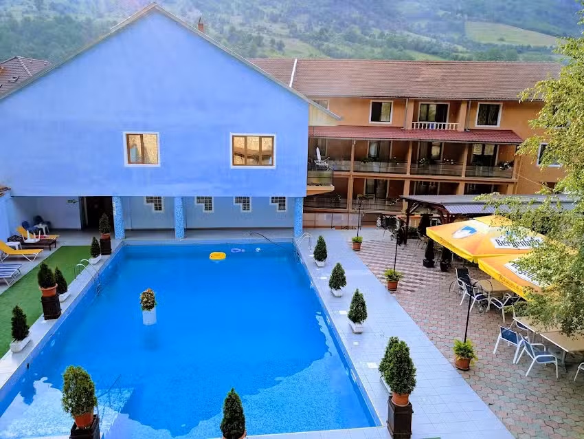 Hotel Trandafirul Galben