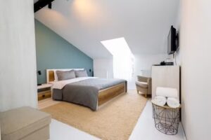 In(n) Longfield Town