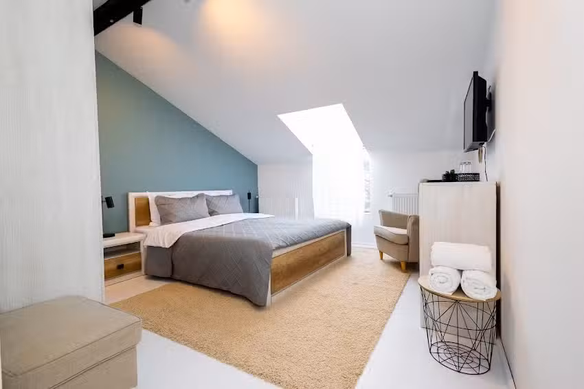 In(n) Longfield Town