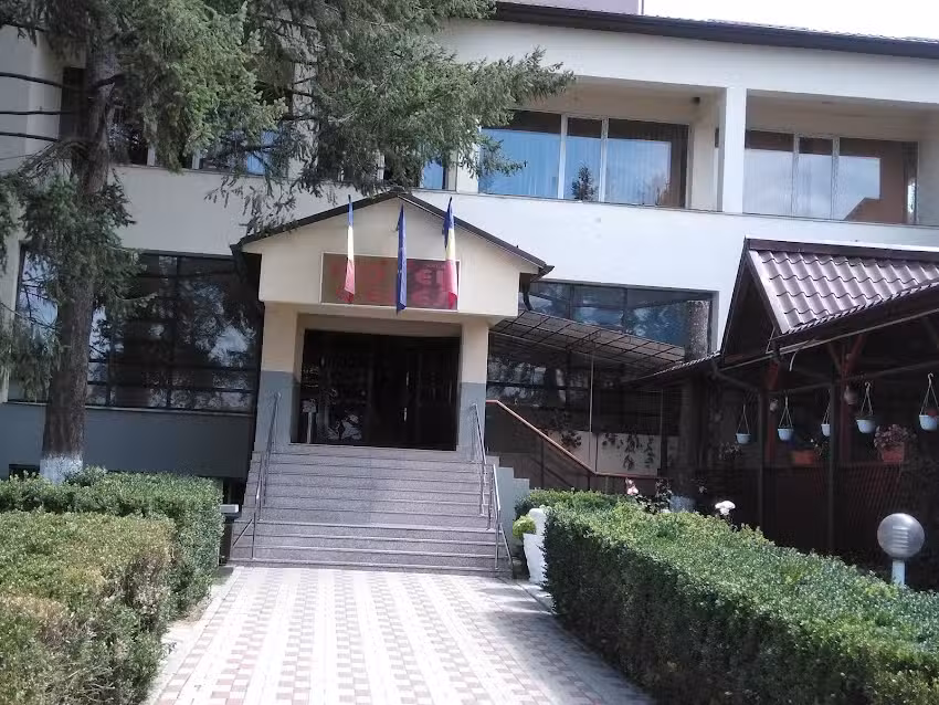 Izvor Sonda F2- Bazinele de namol si apa termala