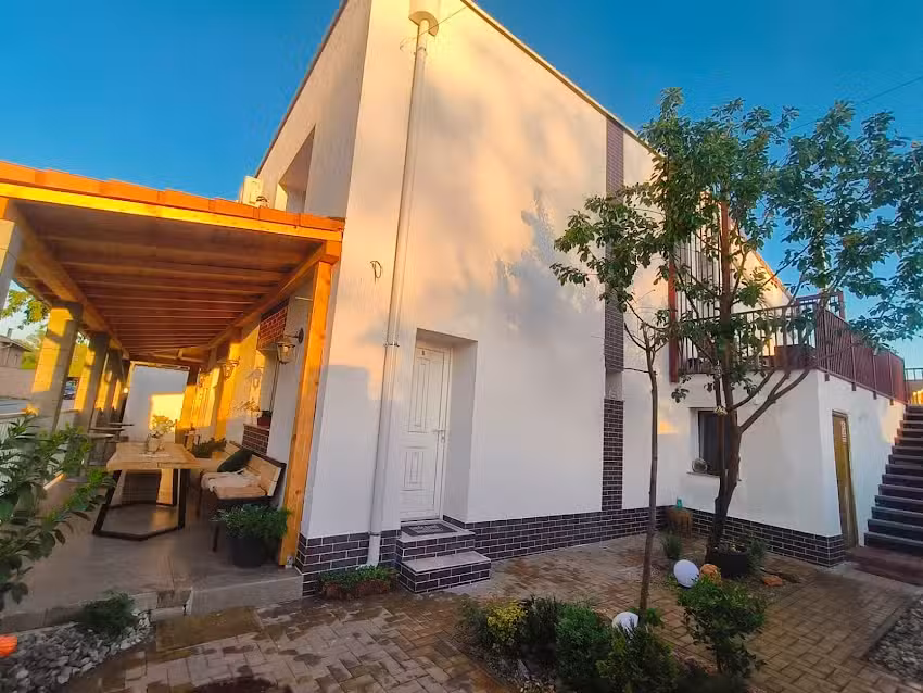 Kaffeinn – Cazare + Specialty Coffee – Baile 1 Mai